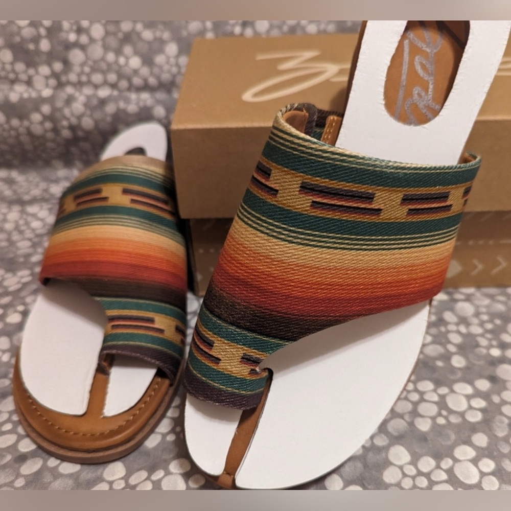 NWT Zodiac Brown and Green Sandals with Southwestern Flair SIZE 7